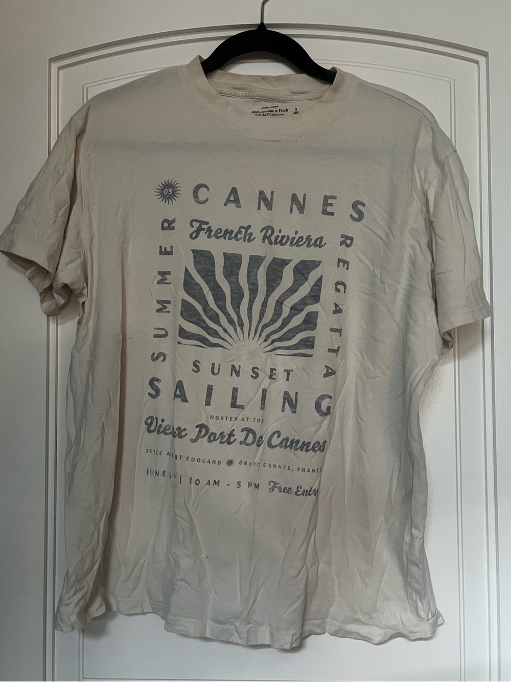 Abercrombie & Fitch Cream Graphic Tee